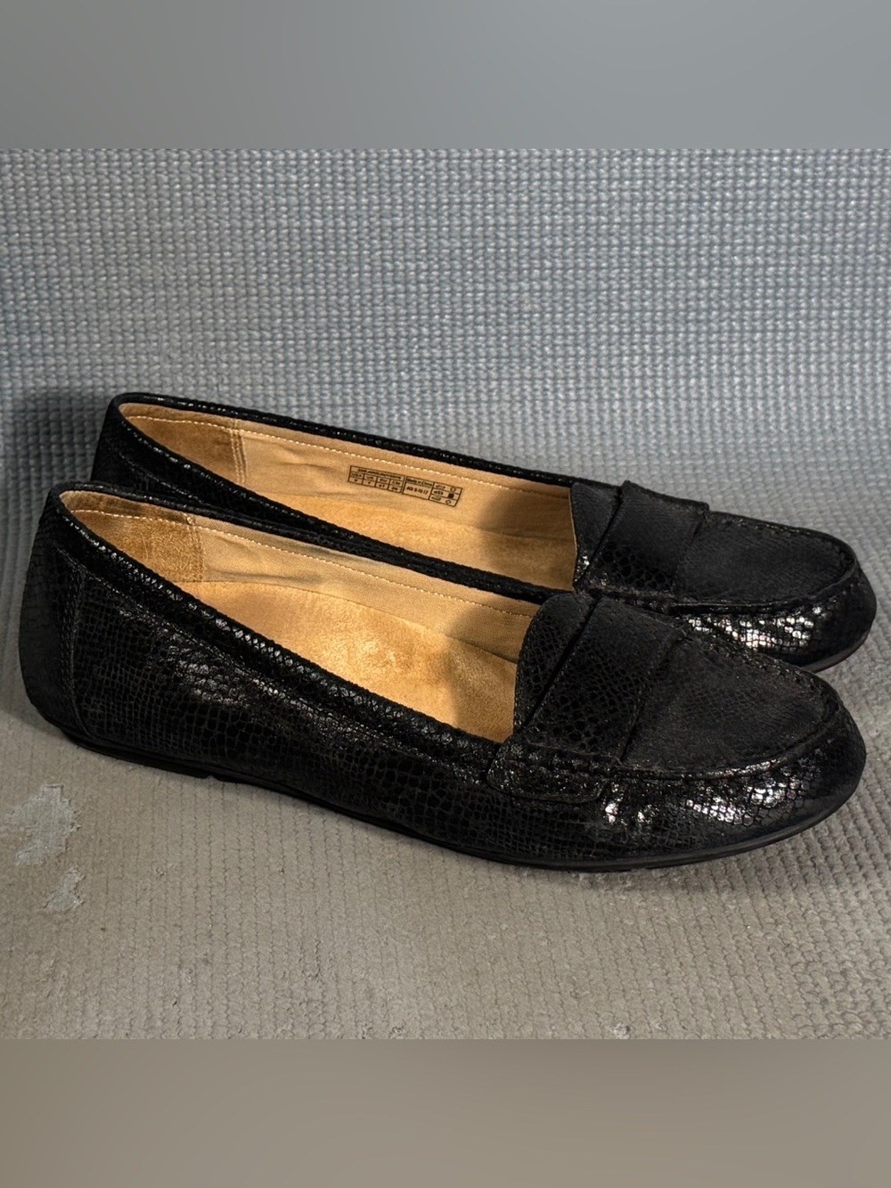 Vionic Women’s Larrun Black Snake Print Leather Loafers Flat Shoes Size 9 - Picture 2 of 9